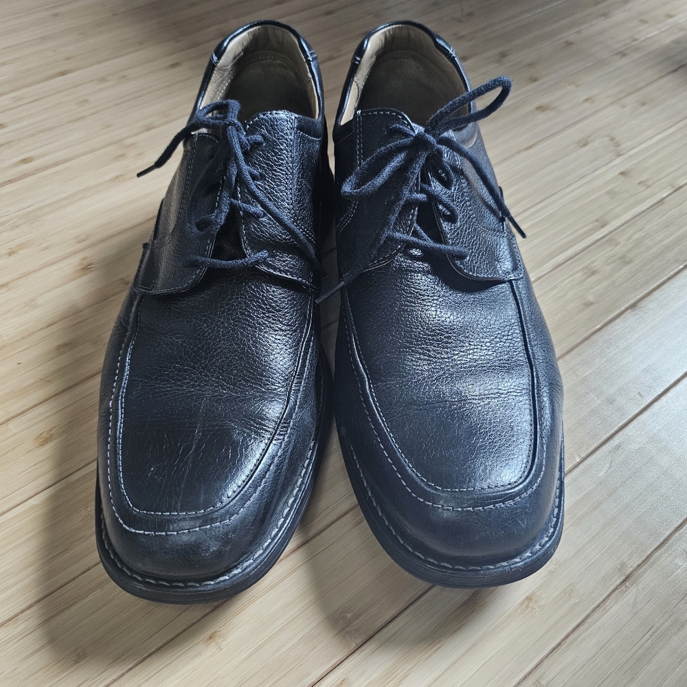 Men's Johnston and Murphy Dress shoes